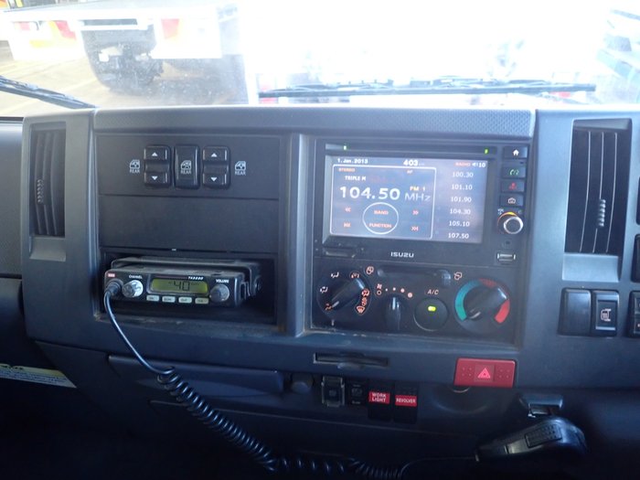 2015 ISUZU NPR 400