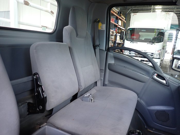 2015 ISUZU NPR 275