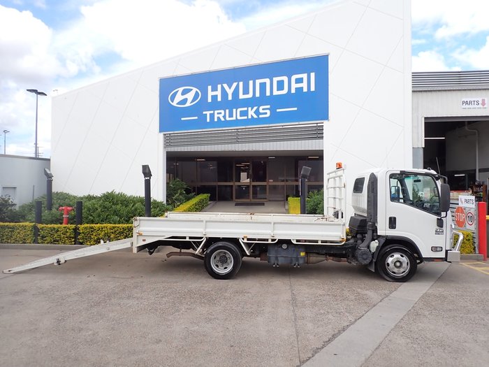 2015 ISUZU NPR 275
