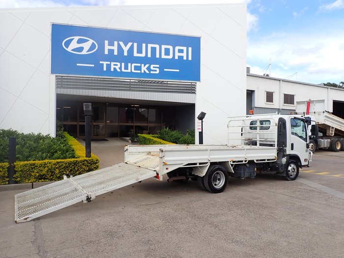 2015 ISUZU NPR 275