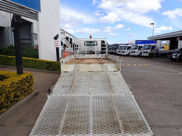 2015 ISUZU NPR 275