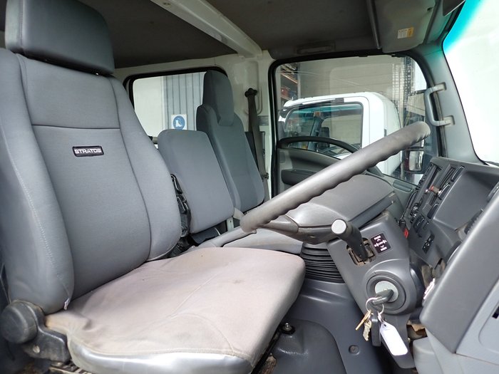 2017 ISUZU NPR 75-190