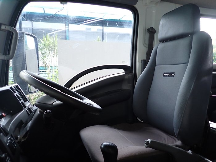 2017 ISUZU NPR 75-190