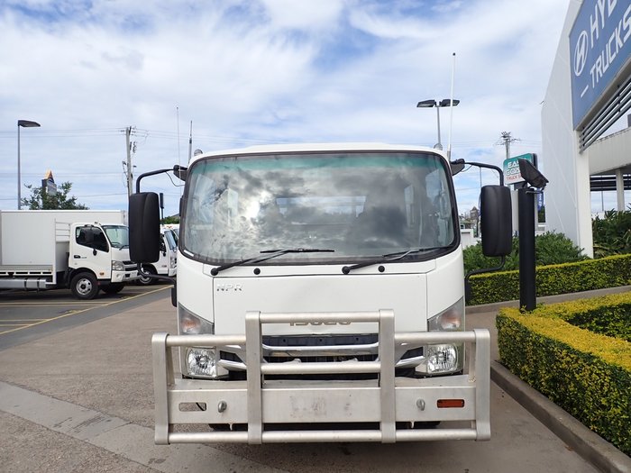 2017 ISUZU NPR 75-190
