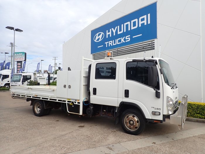 2017 ISUZU NPR 75-190