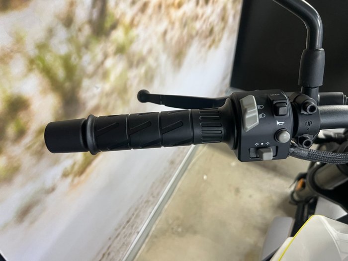 2023 CFMOTO 300 CL-X WHITE