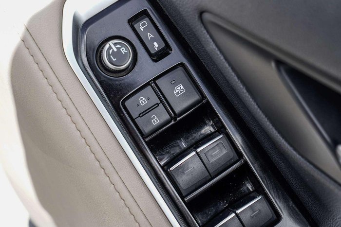 2023 Toyota Landcruiser VX