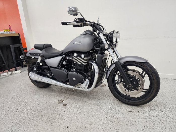 2012 Triumph THUNDERBIRD STORM grey
