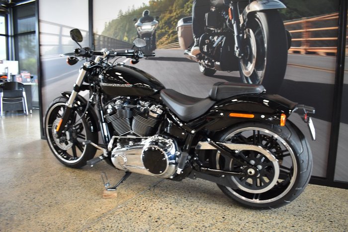 2018 HARLEY-DAVIDSON FXBR BREAKOUT