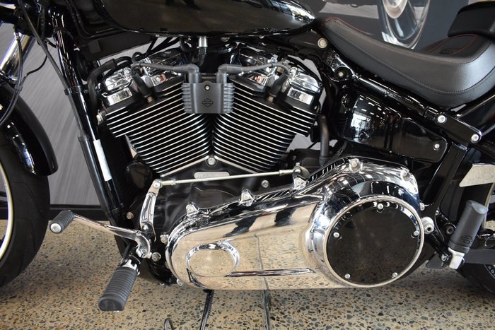 2018 HARLEY-DAVIDSON FXBR BREAKOUT