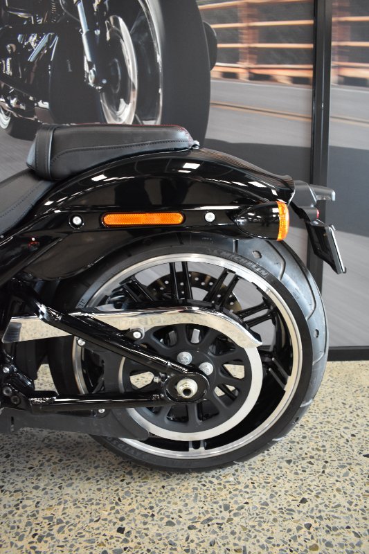 2018 HARLEY-DAVIDSON FXBR BREAKOUT