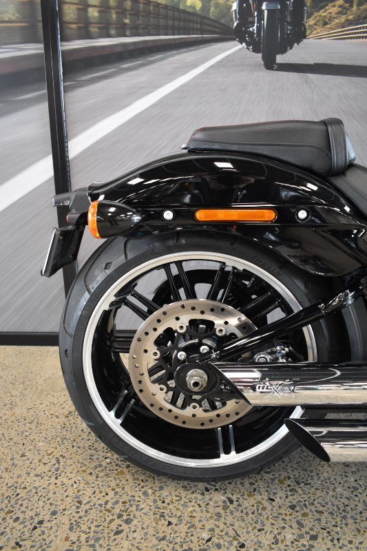 2018 HARLEY-DAVIDSON FXBR BREAKOUT