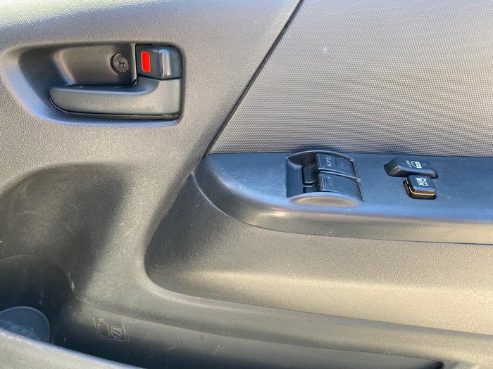 2016 Toyota Hiace KDH201R French Vanilla