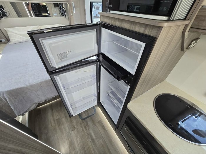 2023 AVAN OVATION M6 C CLASS