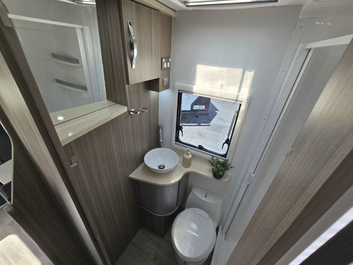 2023 AVAN OVATION M6 C CLASS