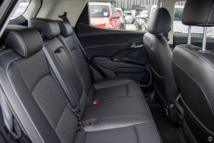 2025 Mahindra XUV3XO AX5L