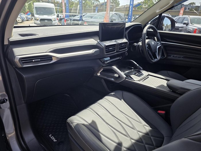 2025 LDV D90 Executive