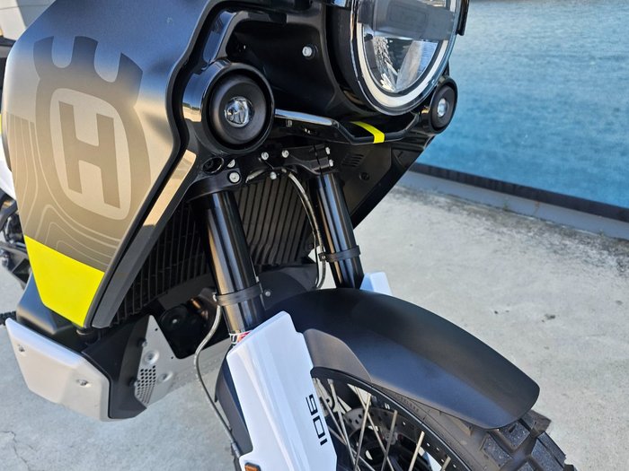 2022 HUSQVARNA NORDEN 901 Black