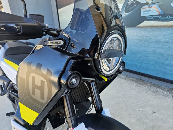 2022 HUSQVARNA NORDEN 901 Black