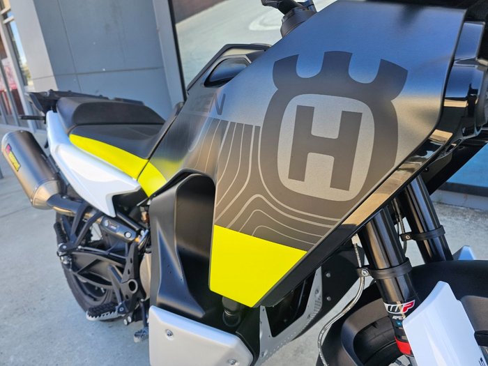 2022 HUSQVARNA NORDEN 901 Black