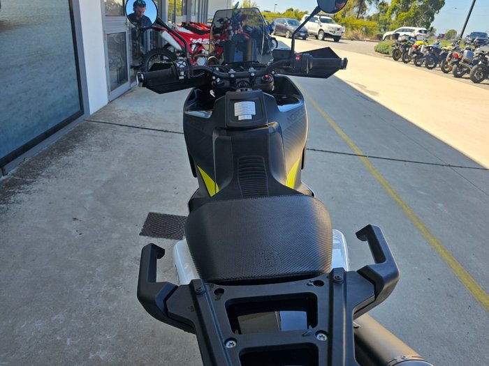 2022 HUSQVARNA NORDEN 901 Black