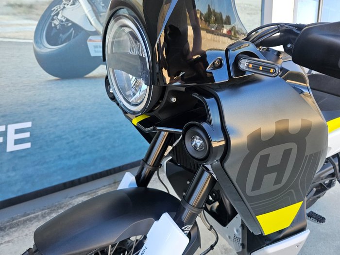 2022 HUSQVARNA NORDEN 901 Black