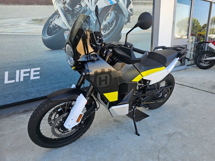 2022 HUSQVARNA NORDEN 901 Black