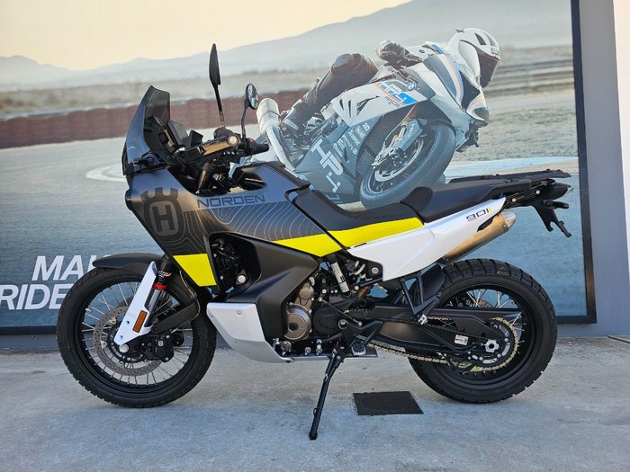 2022 HUSQVARNA NORDEN 901 Black