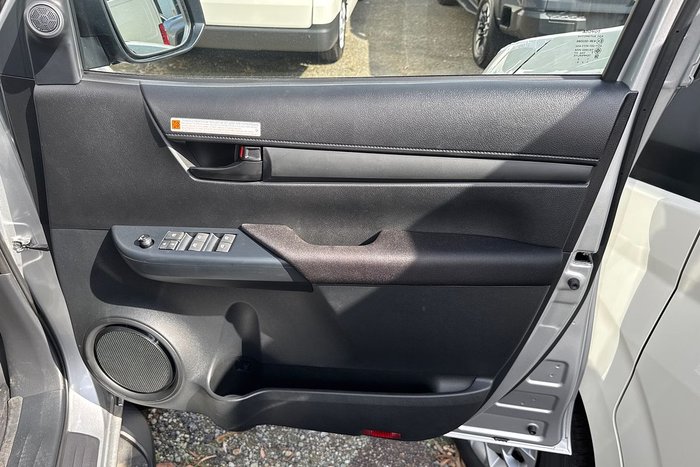 2025 Toyota Hilux SR 48V GUN126R 4X4 Dual Range Stunning Silver