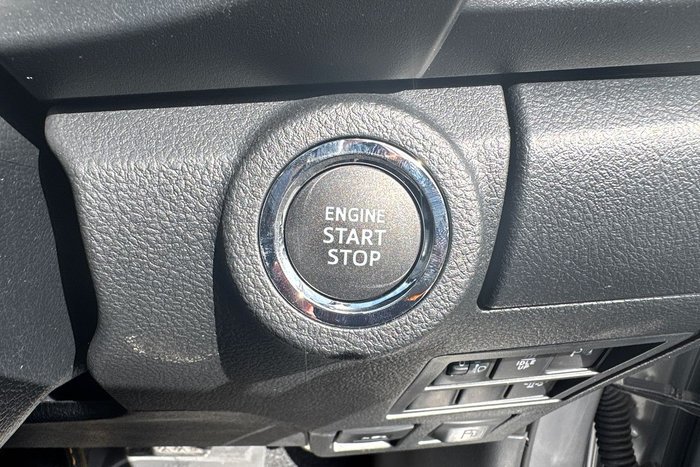 2025 Toyota Hilux SR 48V GUN126R 4X4 Dual Range Stunning Silver