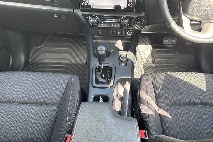 2025 Toyota Hilux SR 48V GUN126R 4X4 Dual Range Stunning Silver