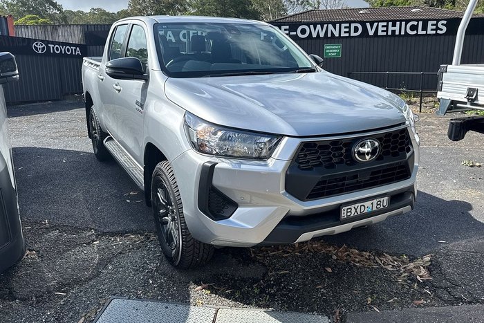 2025 Toyota Hilux SR 48V GUN126R 4X4 Dual Range Stunning Silver