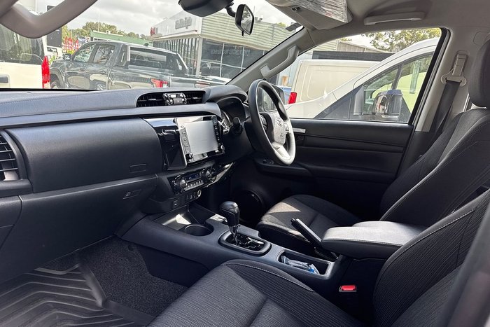 2025 Toyota Hilux SR 48V GUN126R 4X4 Dual Range Stunning Silver