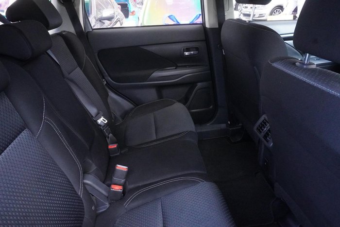 2020 Mitsubishi Outlander ES