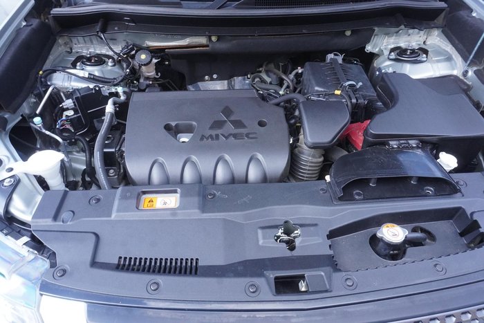 2020 Mitsubishi Outlander ES