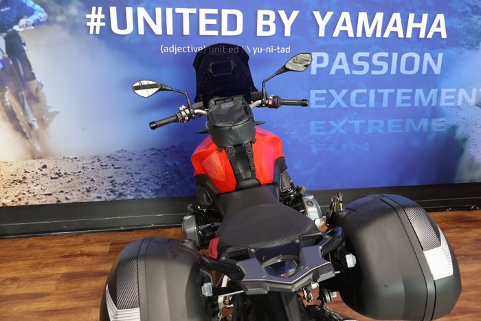 2017 BMW Motorrad R1200R SPORTS Red