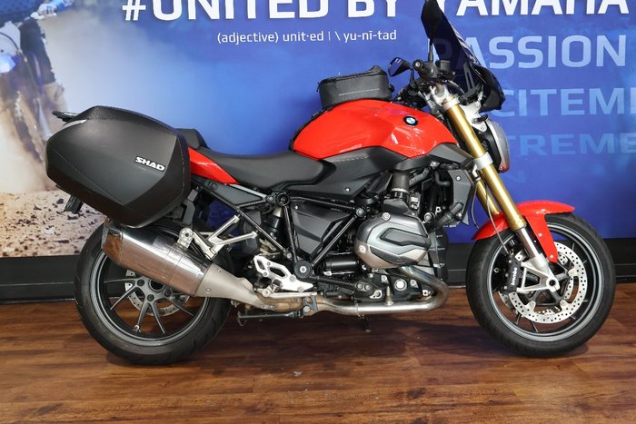 2017 BMW Motorrad R1200R SPORTS Red