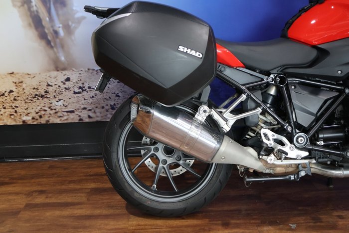 2017 BMW Motorrad R1200R SPORTS Red