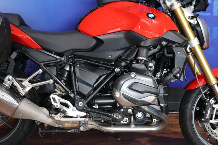 2017 BMW Motorrad R1200R SPORTS Red