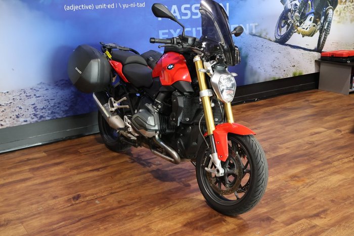 2017 BMW Motorrad R1200R SPORTS Red