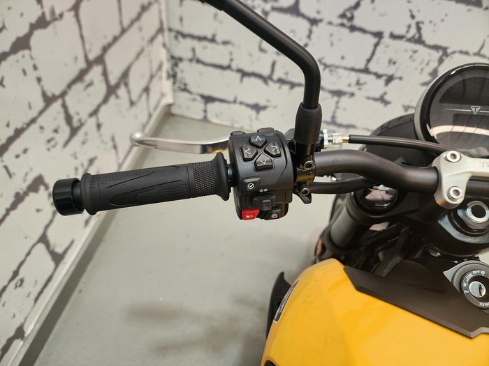 2026 Triumph Trident 660 Trident Yellow