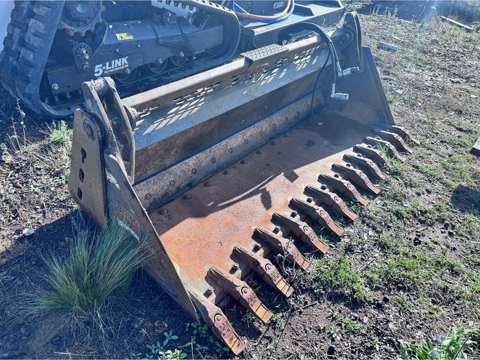 2022 Bobcat T76