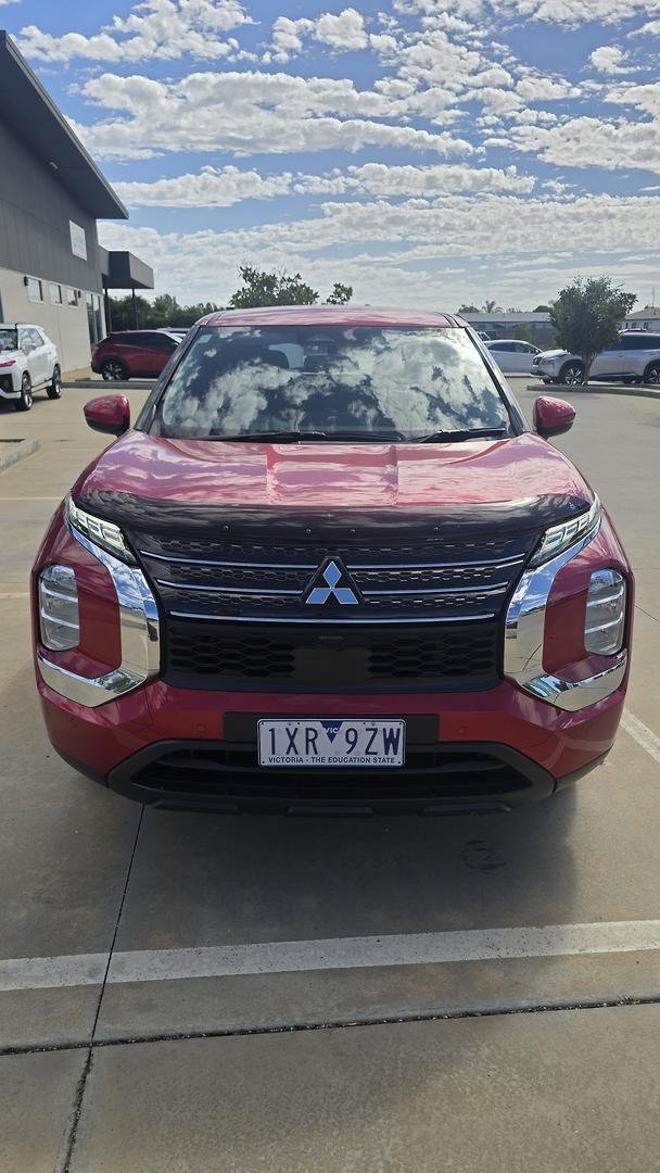 2023 Mitsubishi Outlander ES