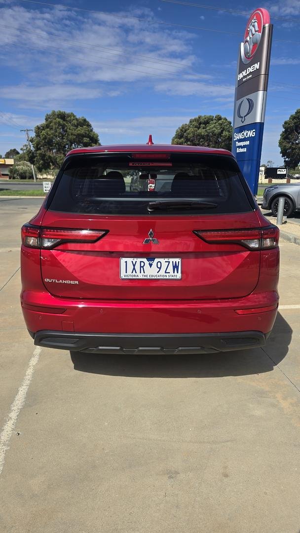 2023 Mitsubishi Outlander ES