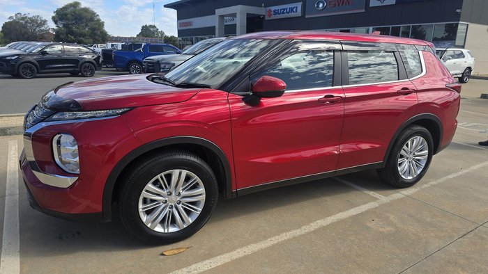 2023 Mitsubishi Outlander ES