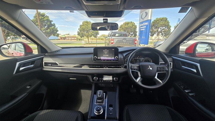 2023 Mitsubishi Outlander ES