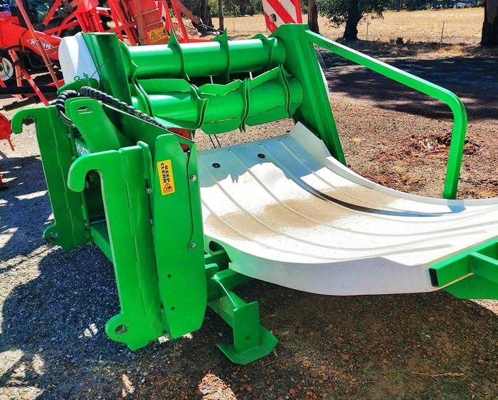 2024 Hustler Chainless Lx104 Green