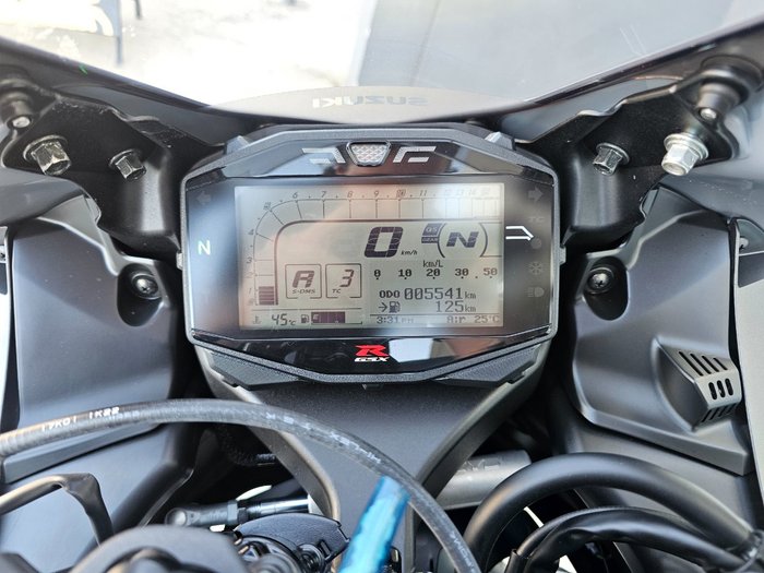 2022 Suzuki GSX-R1000A White