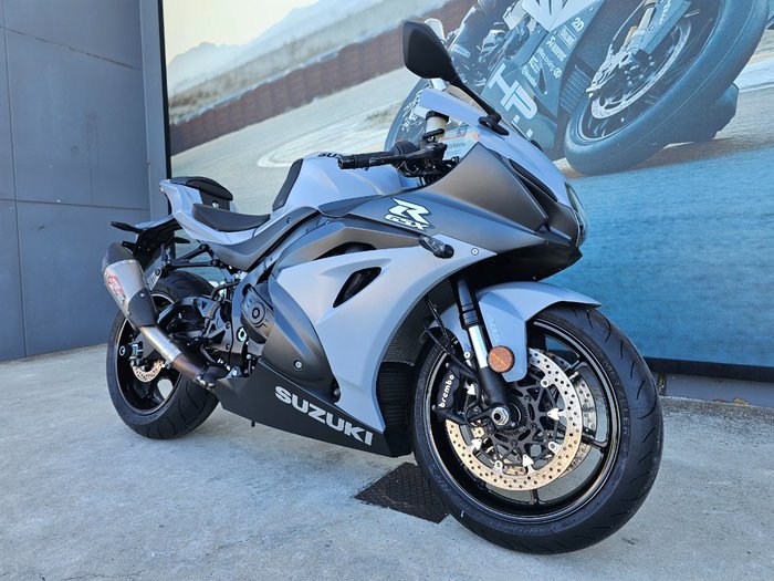 2022 Suzuki GSX-R1000A White