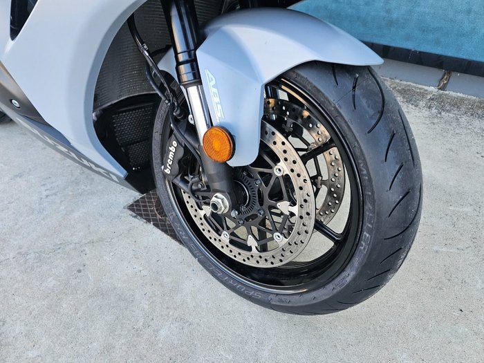 2022 Suzuki GSX-R1000A White